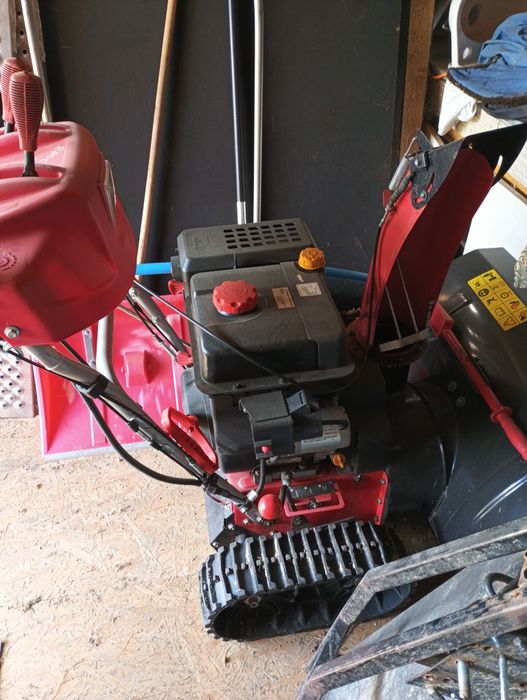 Odśnieżarka alko na gąsienicach mocna 13 koni, stan bdb