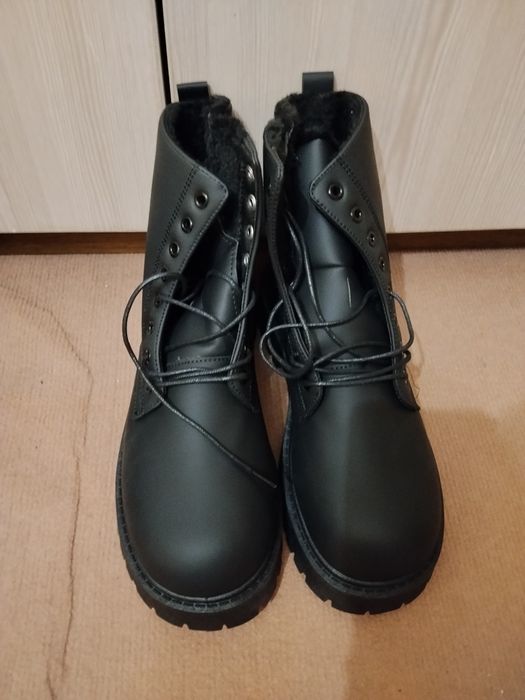 Нове зимове чоловіче взуття