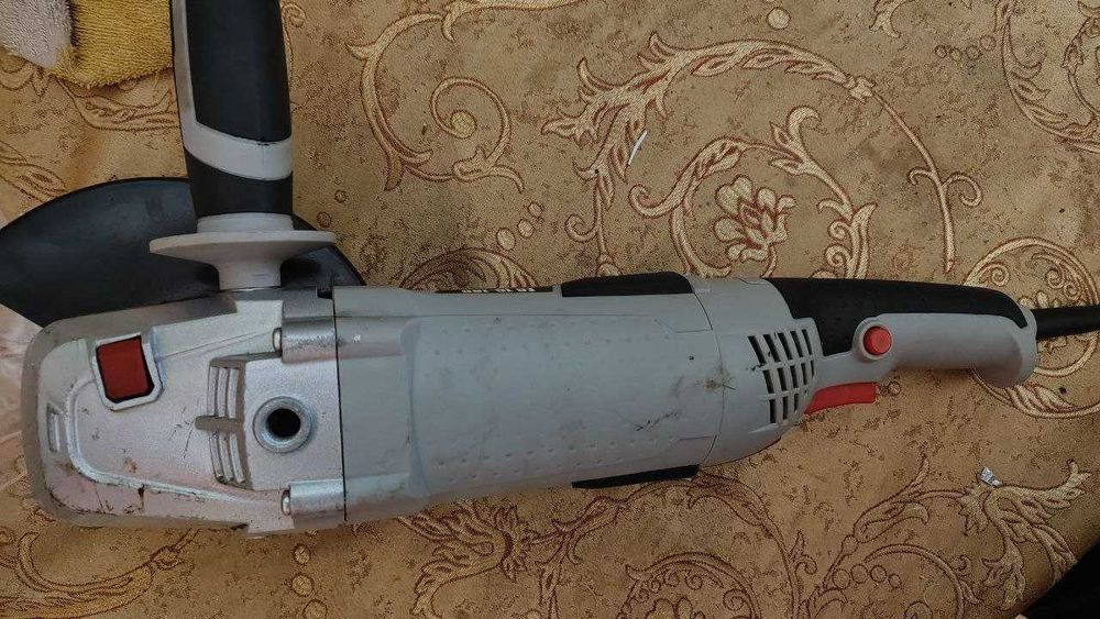 Болгарка (кутова шліфувальна машина) Forte EG 16-180