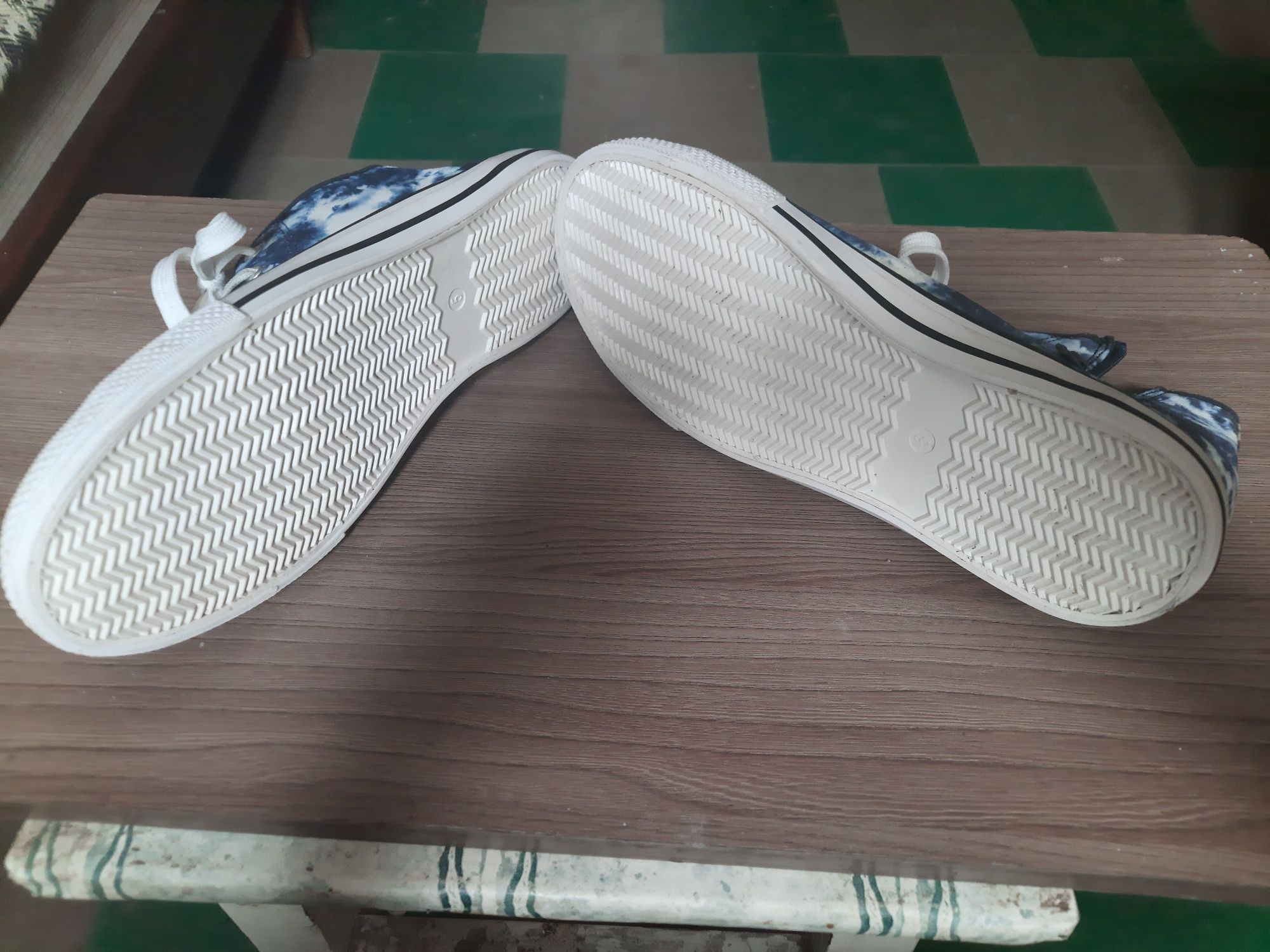 Кеды Ollstars 39.(25см.)б/у, Dunnes38р.(24.5см) новые.
