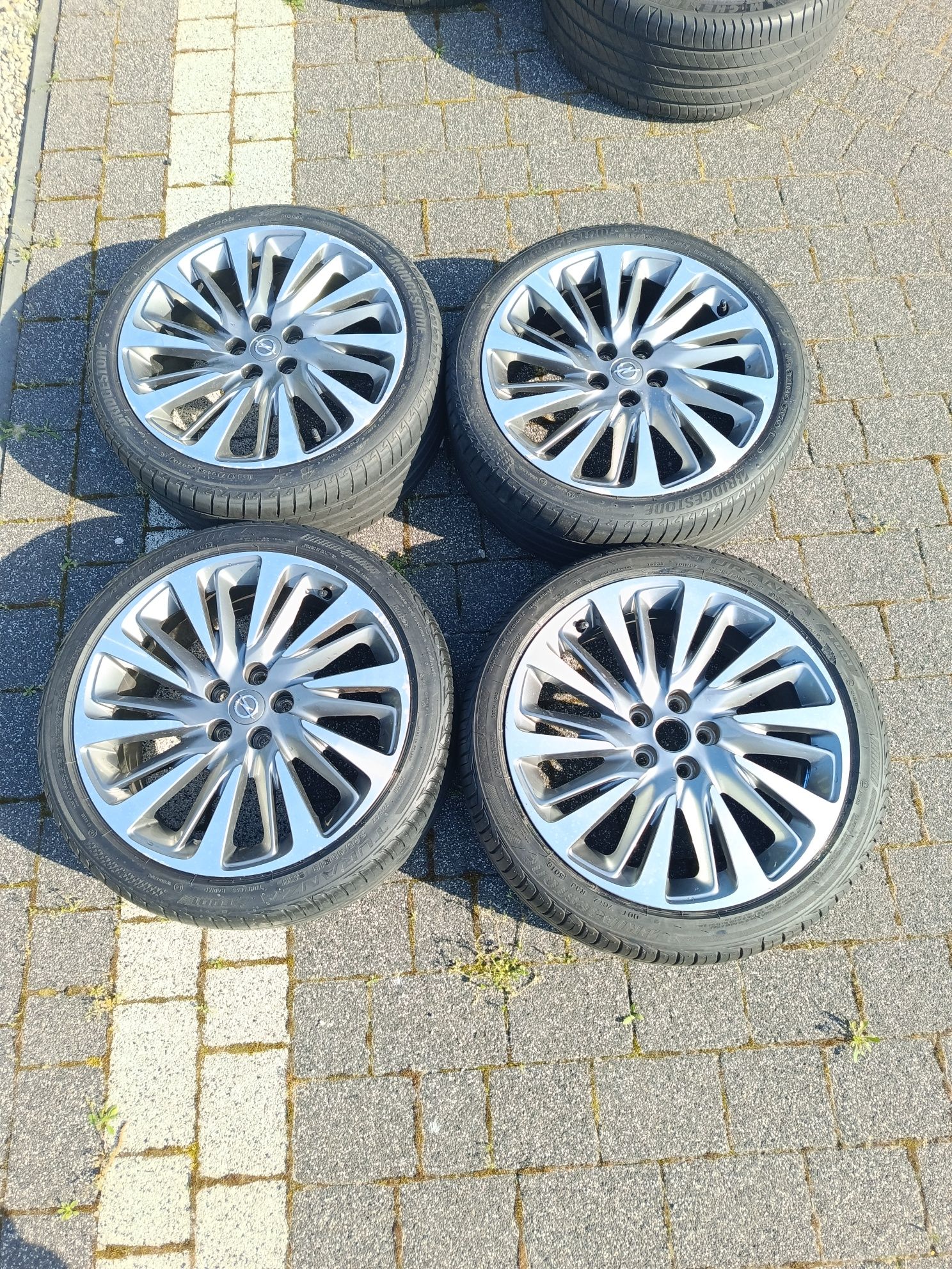 Komplet felgi 18 cali 5x105 opel astra mokka