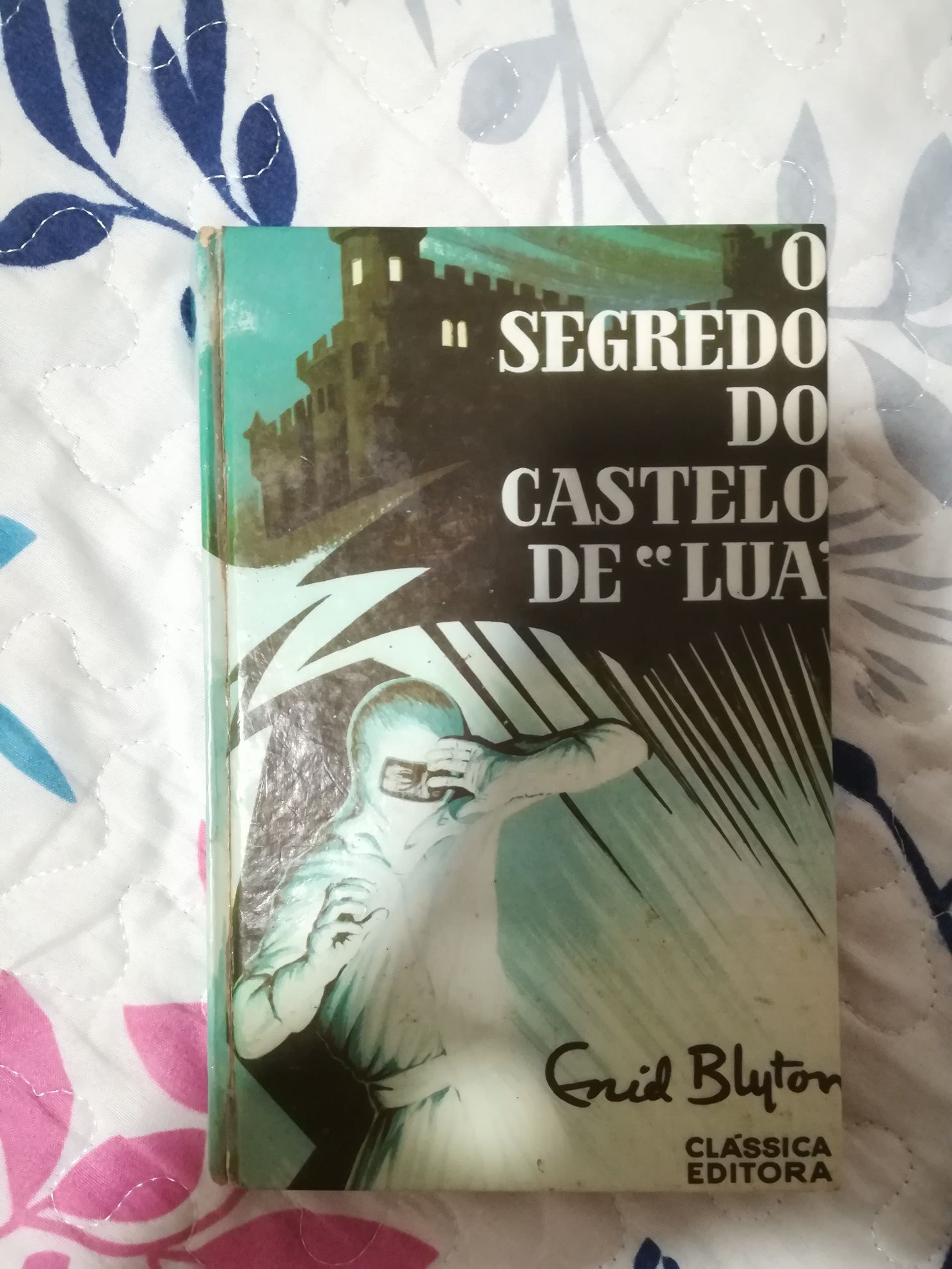 Livros: sonhos realizados, o segredo do castelo de lua e arrepios