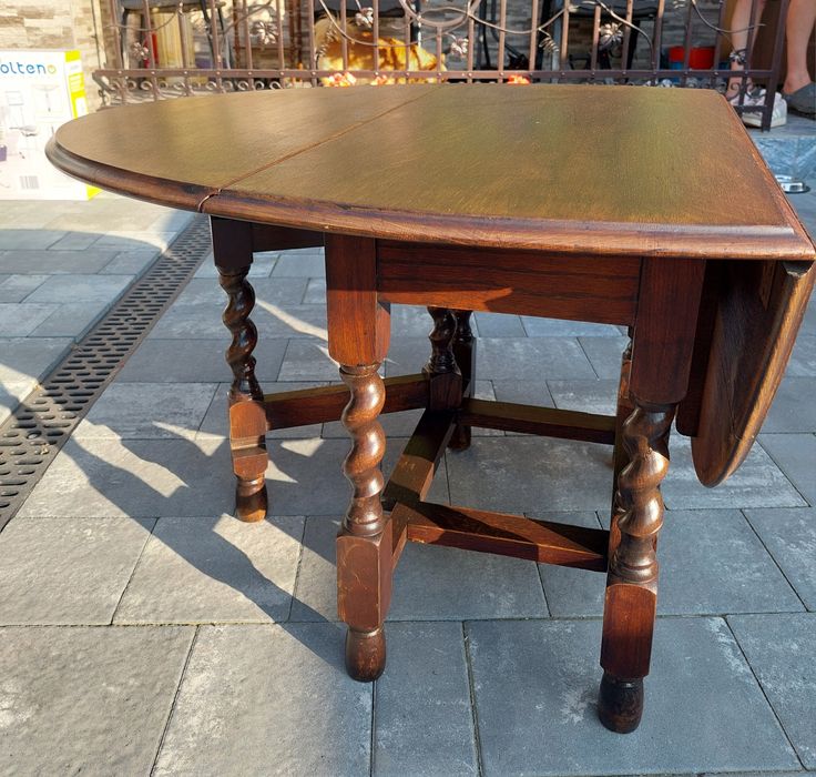 Drewniany stolik kawowy