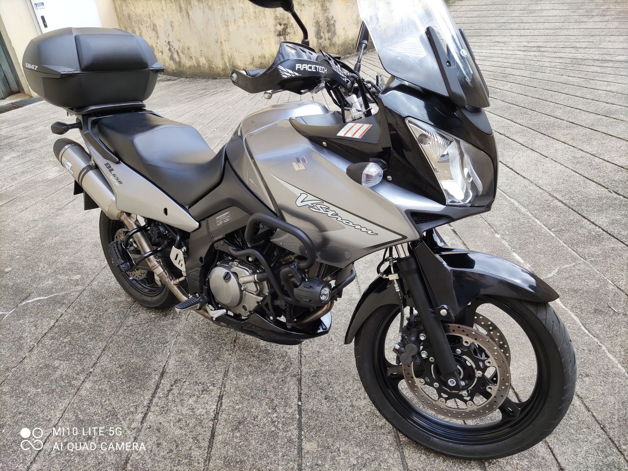 Suzuki Vstrom DL 650 Com 20.000 Km