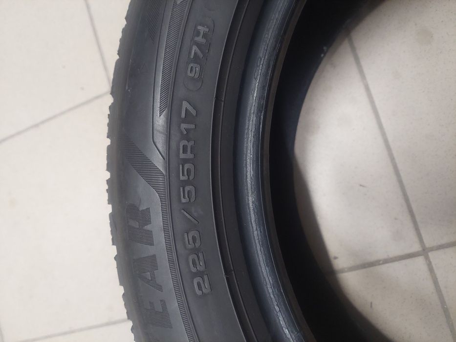 Пара зимової гуми зима зимня GoodYear R17 225 55