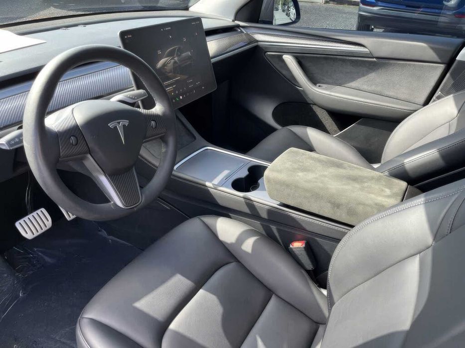 Tesla Model Y Performance      2023