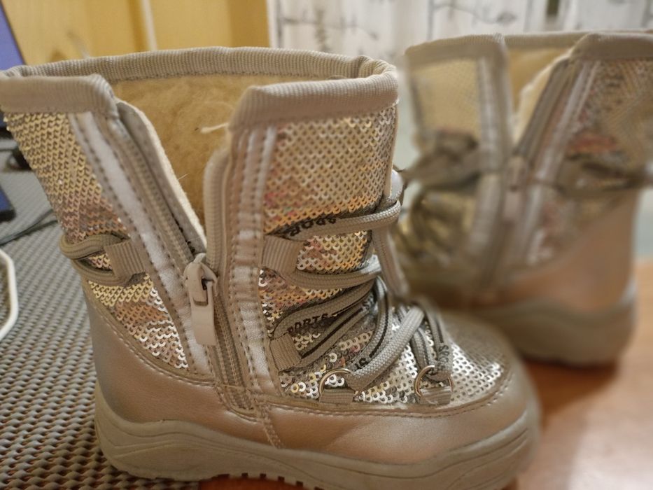 Взуття зимове на дівчинку