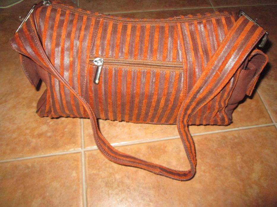 Malas em pele e ganga