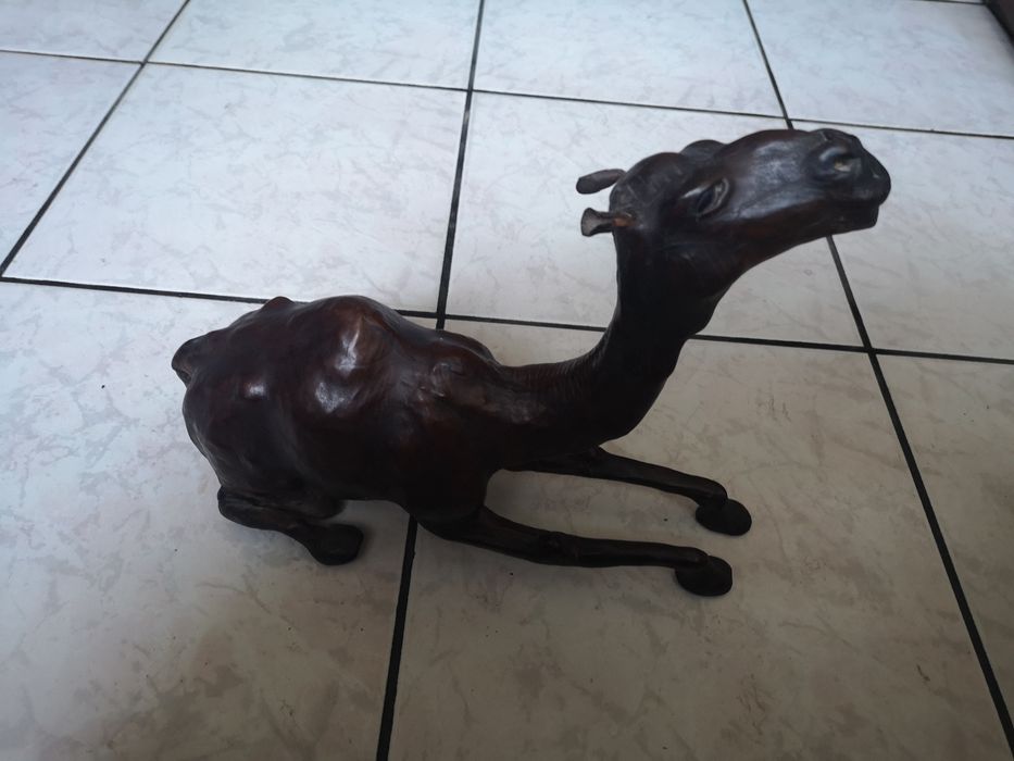 Duża figurka ze skóry