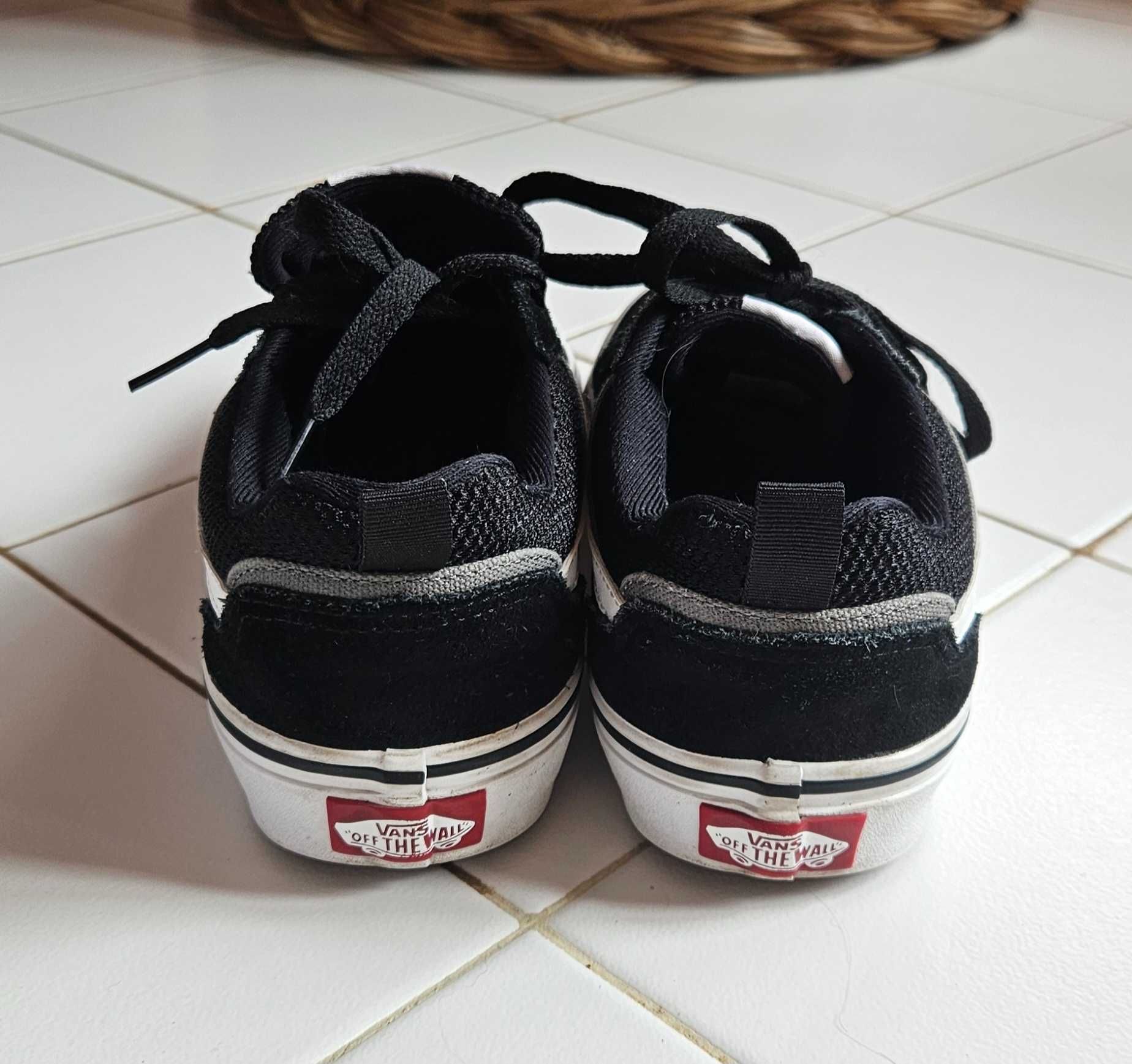 Ténis Vans de Menina pretos