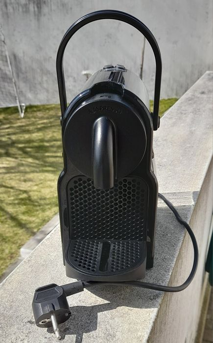 Máquina de tirar café, usada, com uma pequena avaria. SERVE PARA PEÇAS