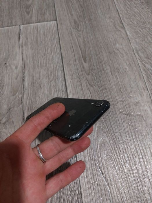 Телефон iPhone XR 64GB