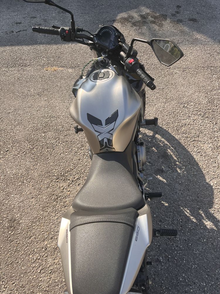 Kawasaki Z650 com apenas 10.500 km