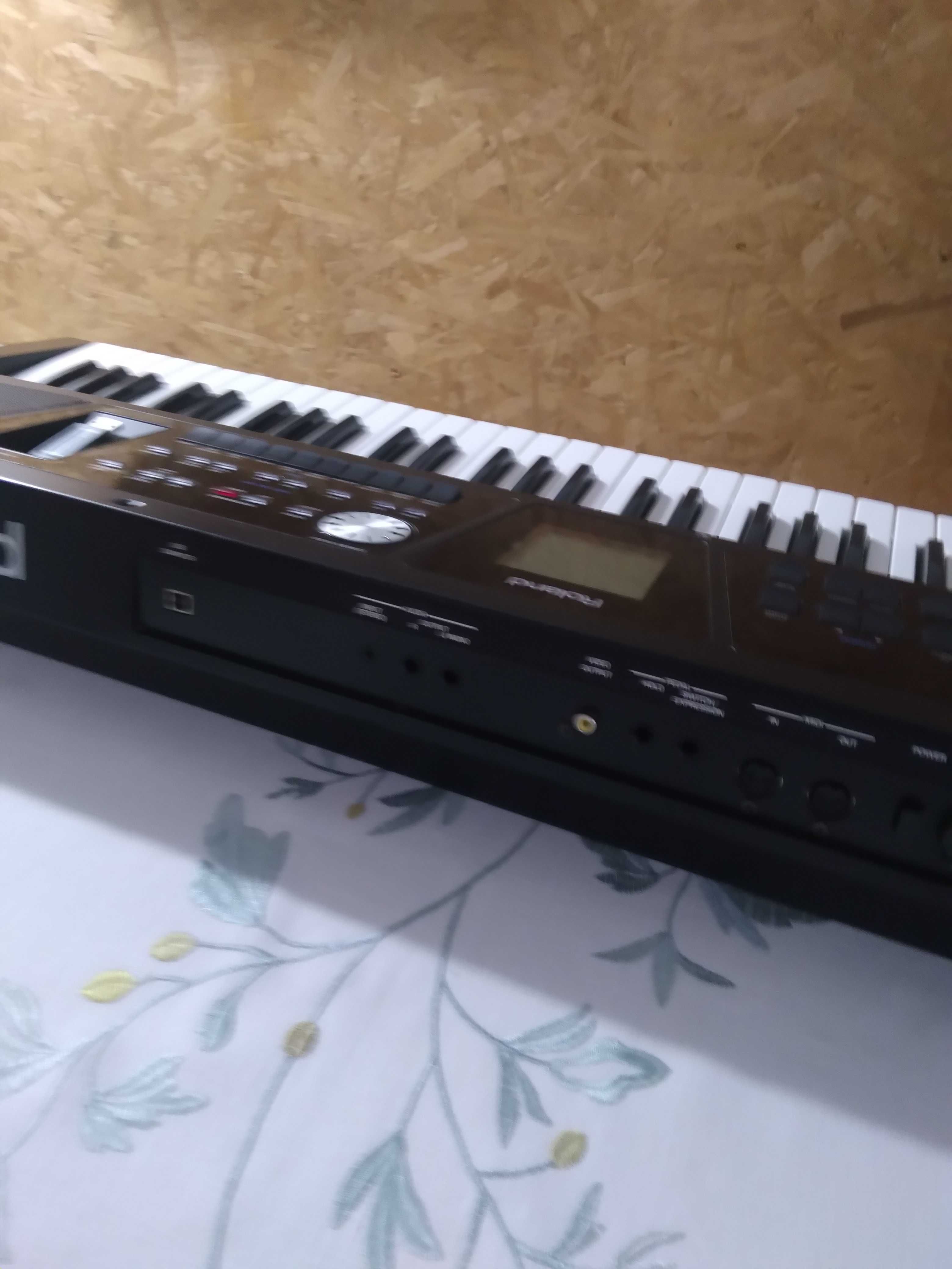 teclado musical  roland bk5