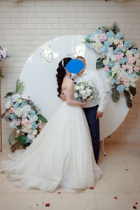 Продам весільну сукню