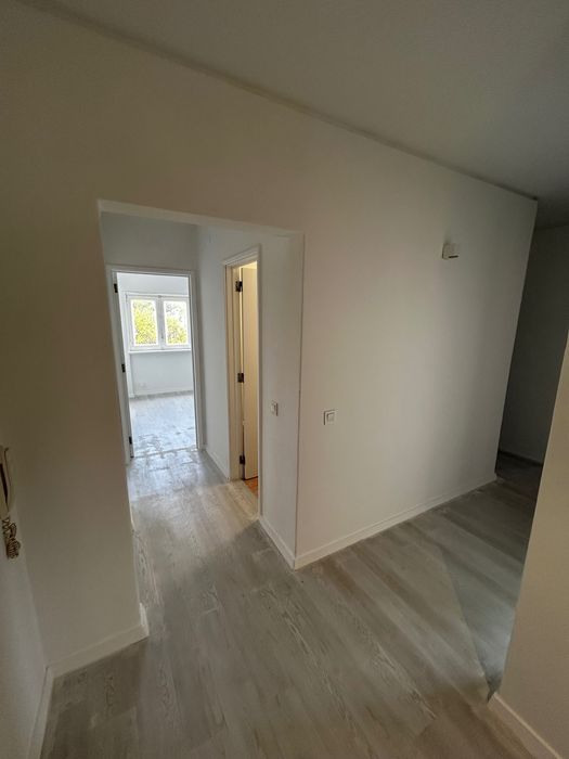 Apartamento T3 sem móveis remodelado no Monte Estoril-Arrendamento