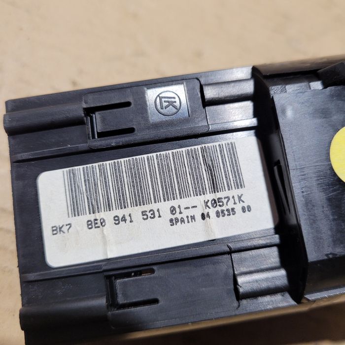 Włącznik przełącznik świateł audi a4 b6 2002r