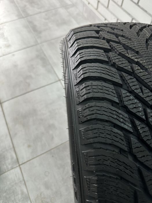 Нова шина Hakkapelita R3 235/45 R18