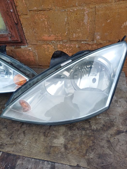 Ford Focus 1 01-04r фари світло оптика