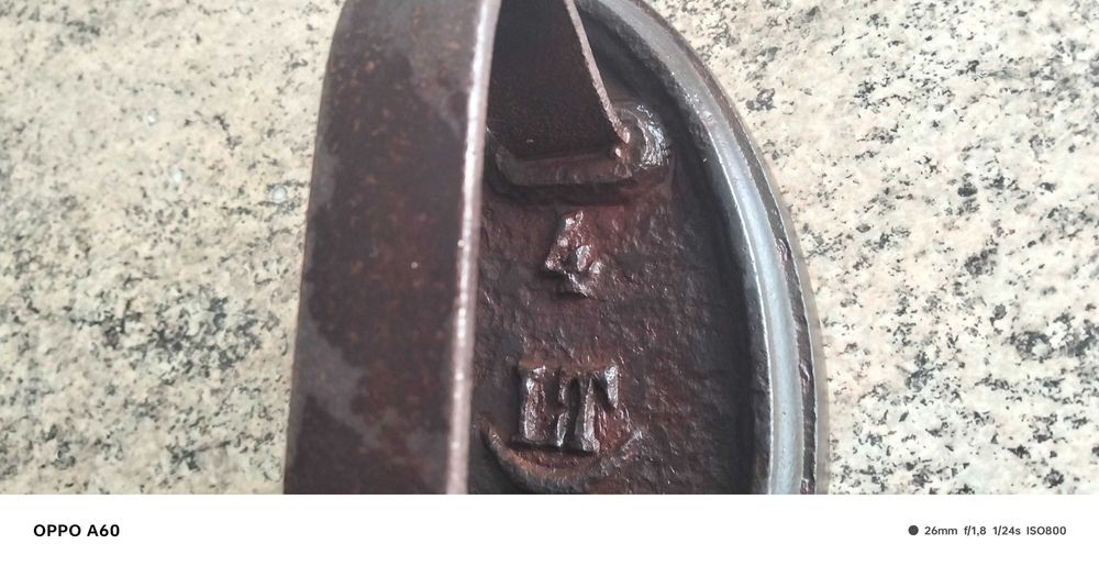 Ferro de passar , antigo