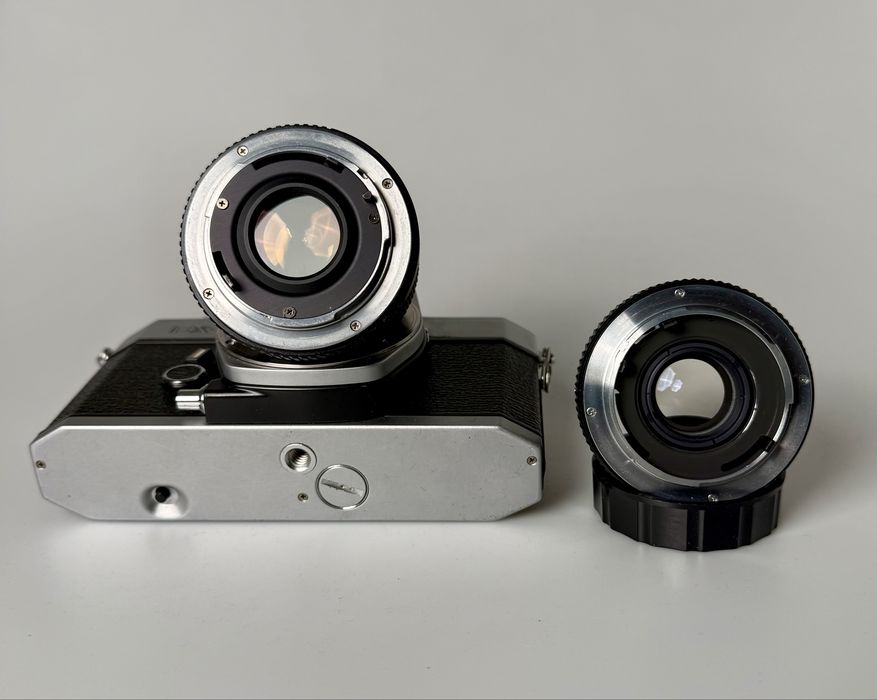 Плівкова Yashica FX-2 з Yashica DSB 50/1.9 та конвертером 2x Yus