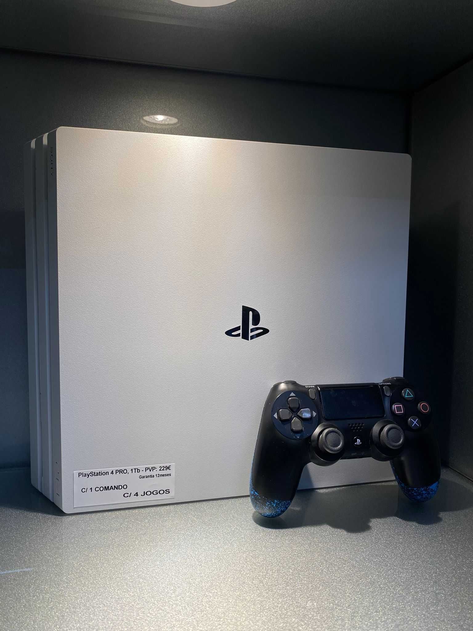 PlayStation 4 Pro + 1 Comando + 4 Jogos