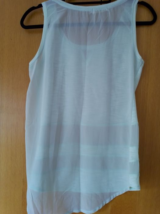 Várias camisolas em malha