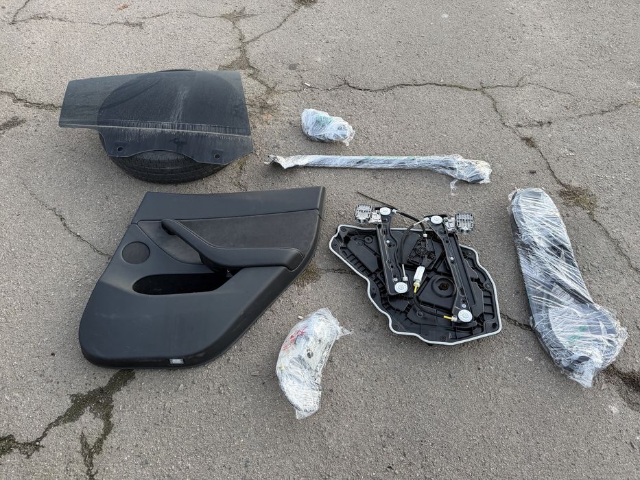 Tesla Model Y карта, молдинг, ручка, скло, механізм, моторчик