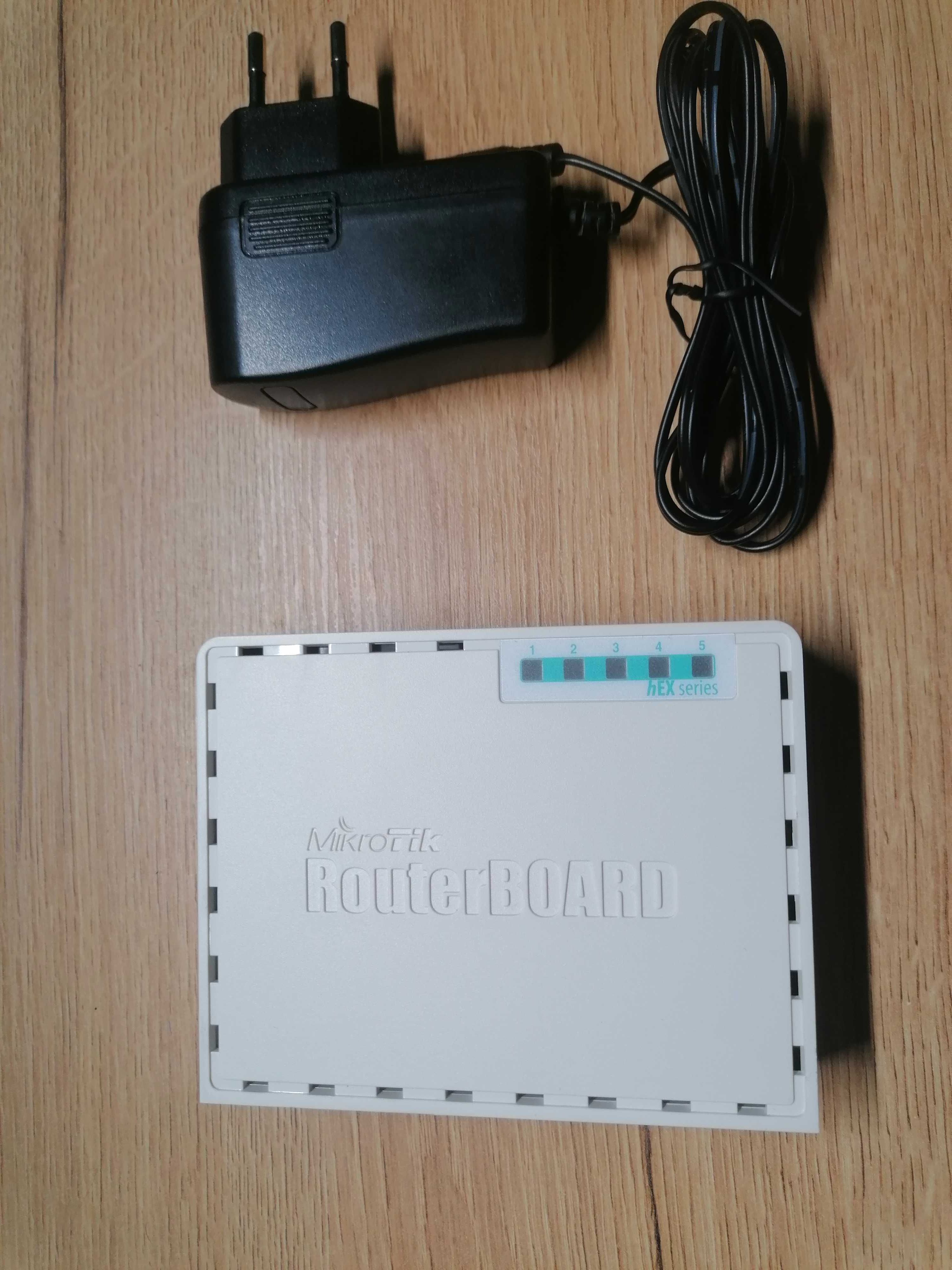 Router Mikrotik RB750