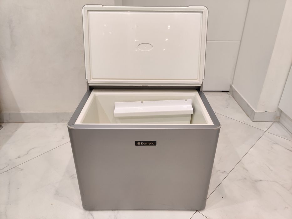 Авто холодильник абсорбционный ГАЗ/12В/230В DOMETIC (-9С)