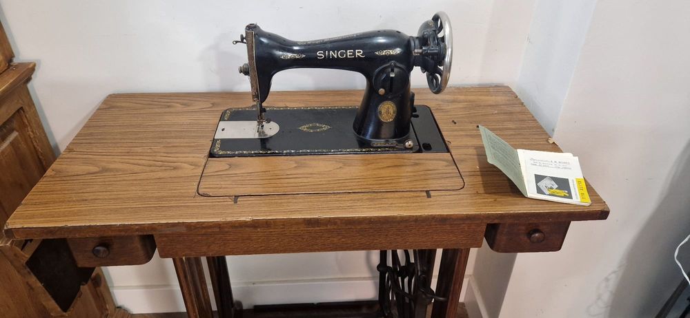 Singer 15K88 Antiga – A Funciona e com Móvel Original