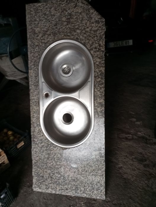 Pedra banca com pia dupla