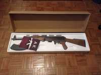 Nova na Caixa SELADA Airsoft AK 47