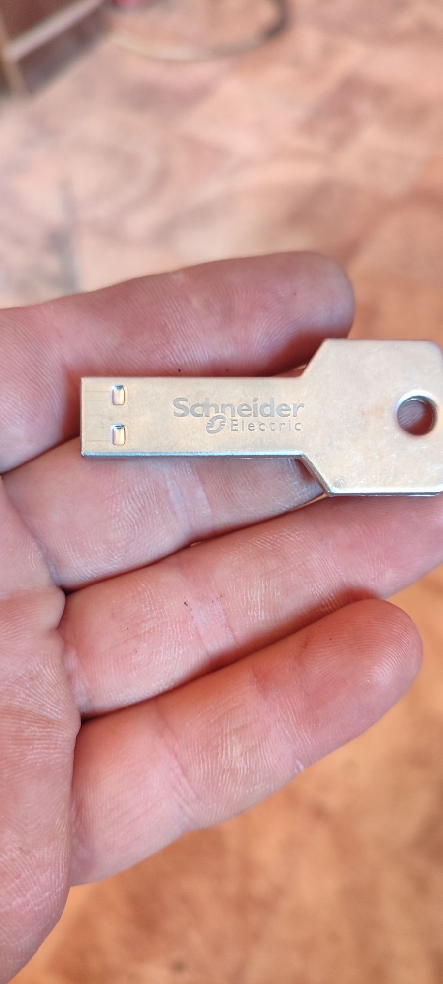 schneider программируемый ключ