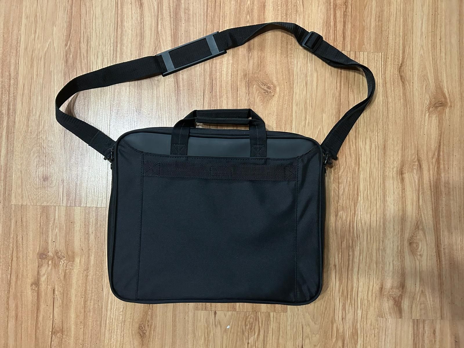 Targus Classic Clamshell Case 15,6'' czarna