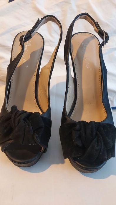 Sandálias pretas