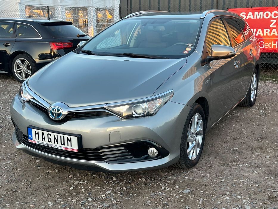 Toyota Auris 1.8 Hybryda 99 KM Kamera Cofania 1 Ręka
