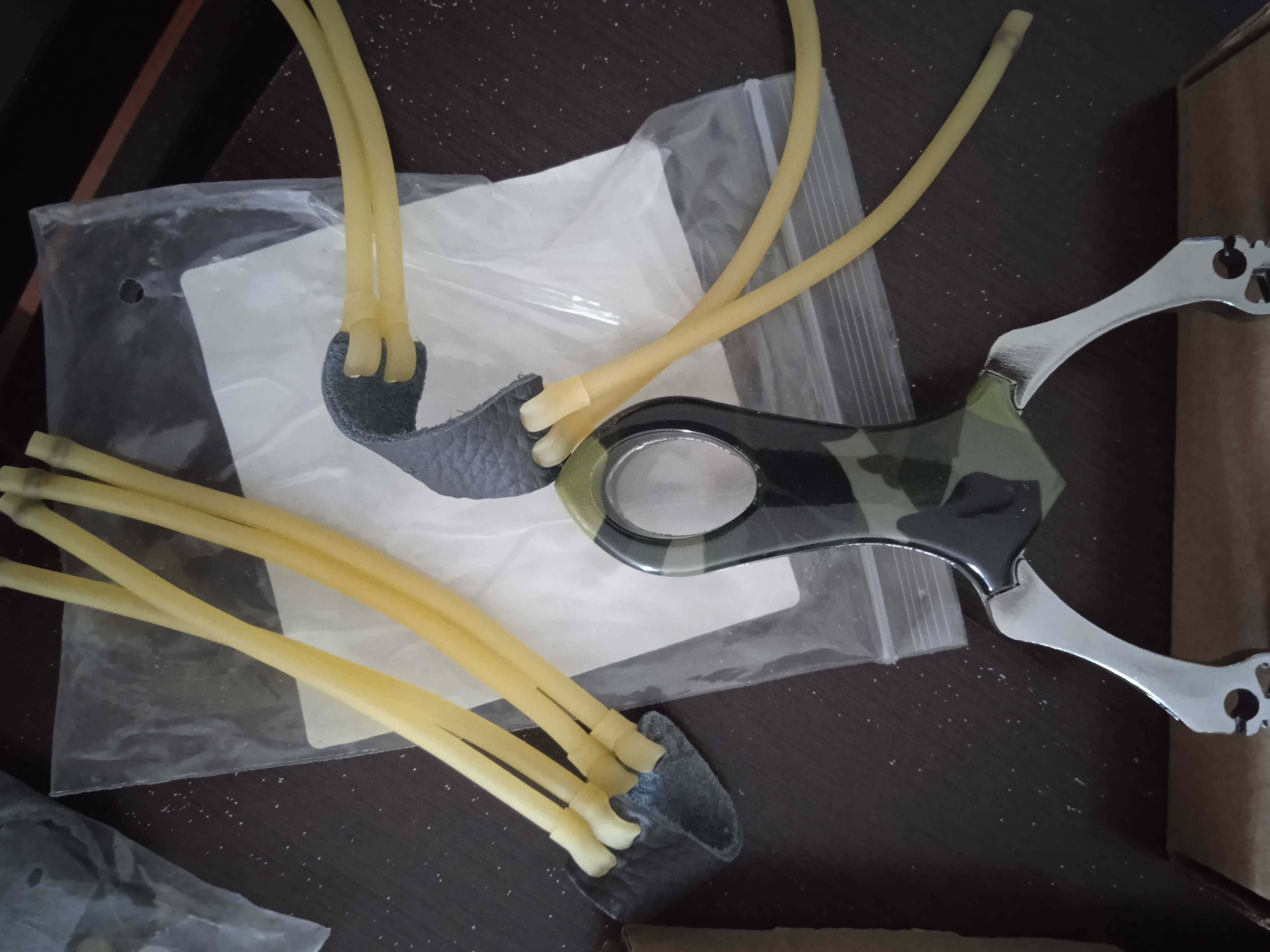 Fisga metálica  em aço e camuflado com 2 elásticos Pro