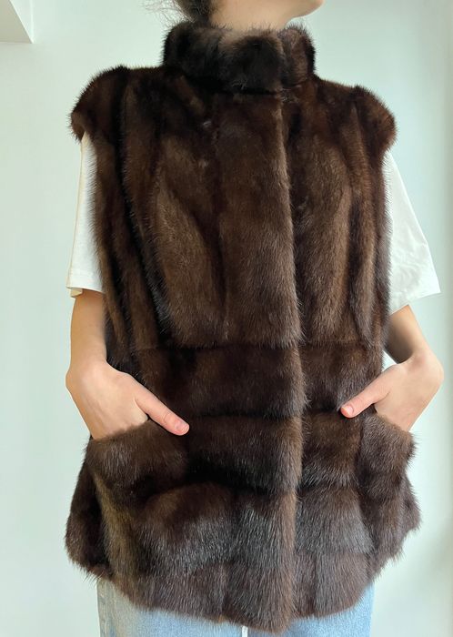 Жилет з норки коричневий