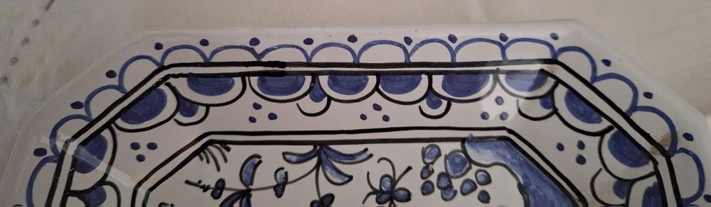 Travessa de faiança de Coimbra pintado à mão, cor azul, sec XVII