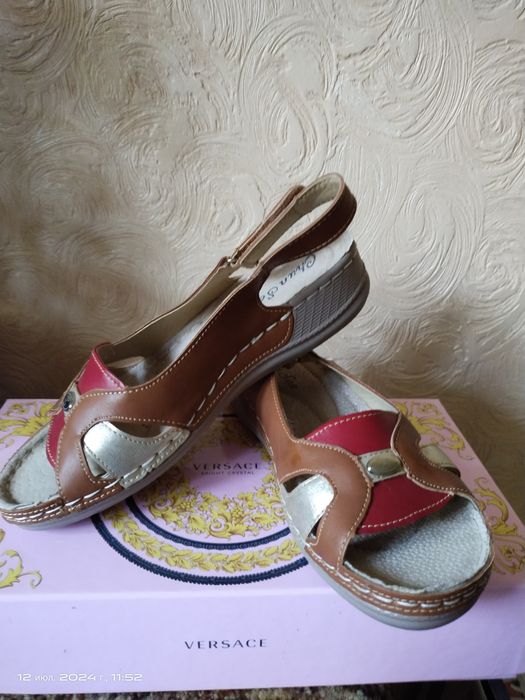 Продам кожаные  босоножки 38р.