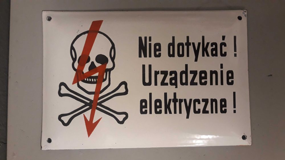 Tablica emaliowa z czasów PRL .