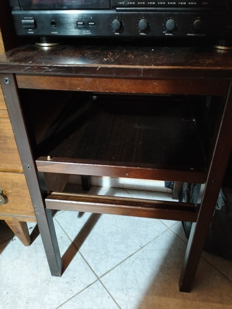 Mesa de apoio ou de cabeceira