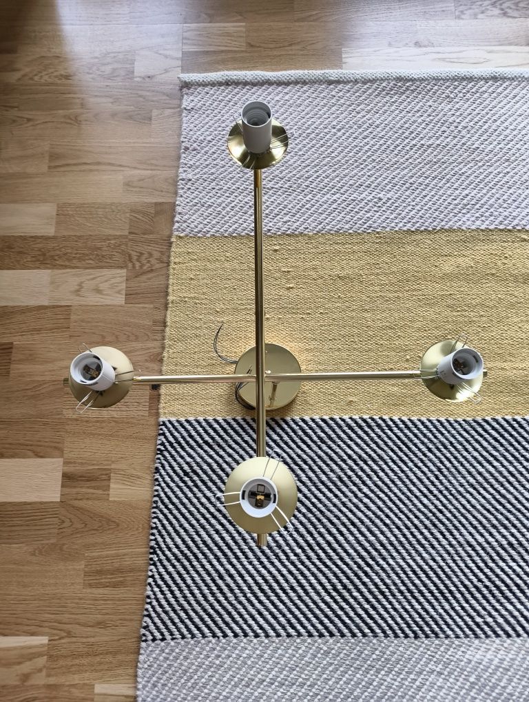 Piękna wisząca sufitowa złota lampa