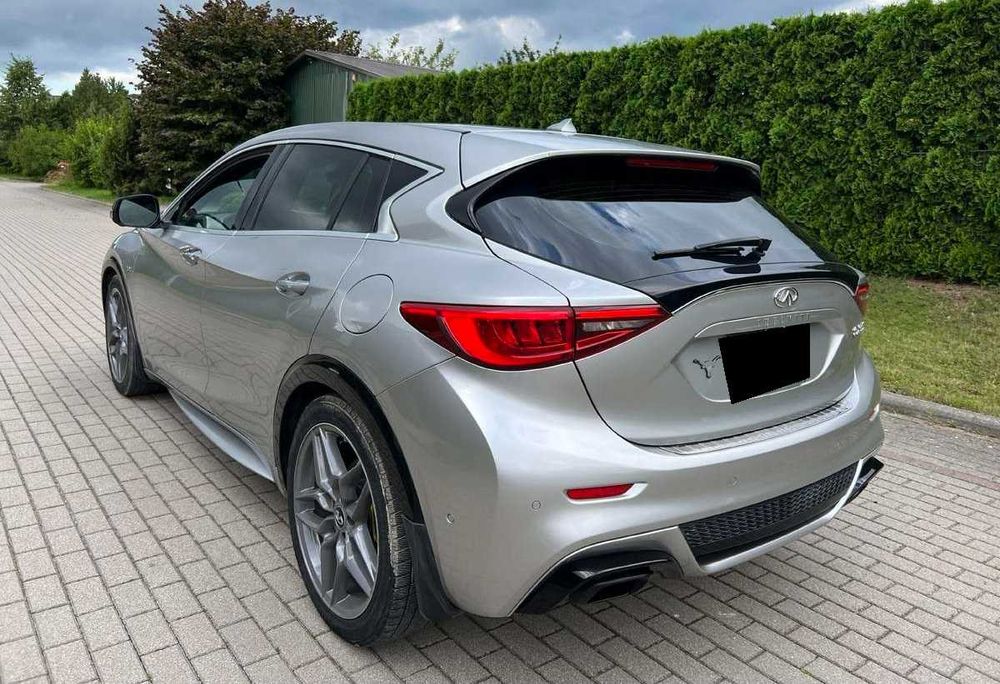 Infiniti QX30 2017 року