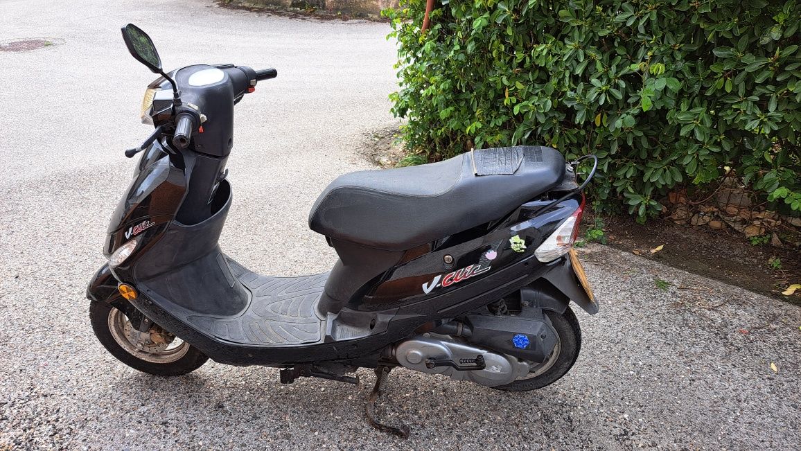 Scooter Peugeot V Clic (Avariada)