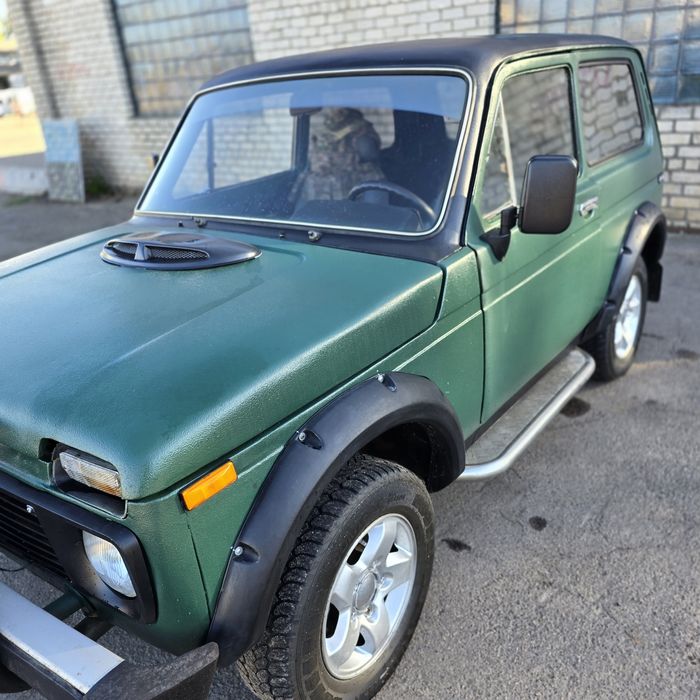 Продаю Ваз 2121 в хорошем состоянии покрашена в Раптор