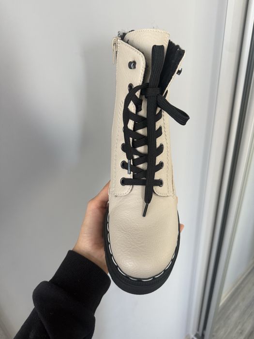 бежеві зимові черевики Rieker