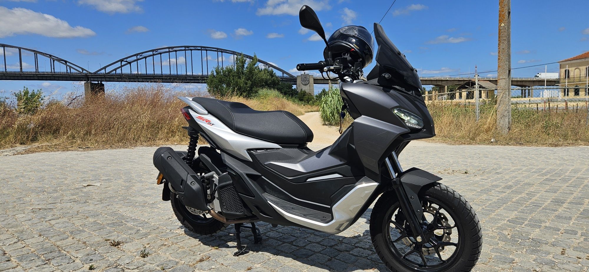 Aprilia sr gt 125cc