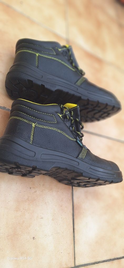 Botas trabalho 43
